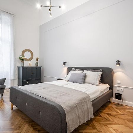 Atmos Glare Apartment Budapest Bagian luar foto