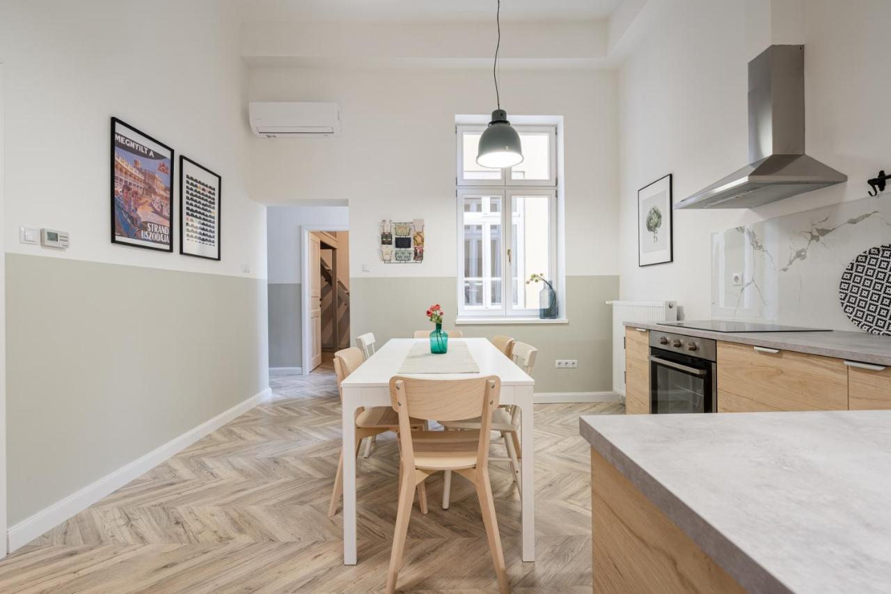 Atmos Glare Apartment Budapest Bagian luar foto