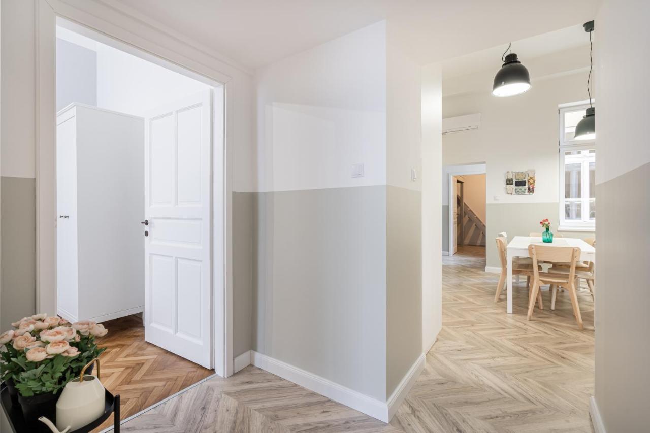 Atmos Glare Apartment Budapest Bagian luar foto