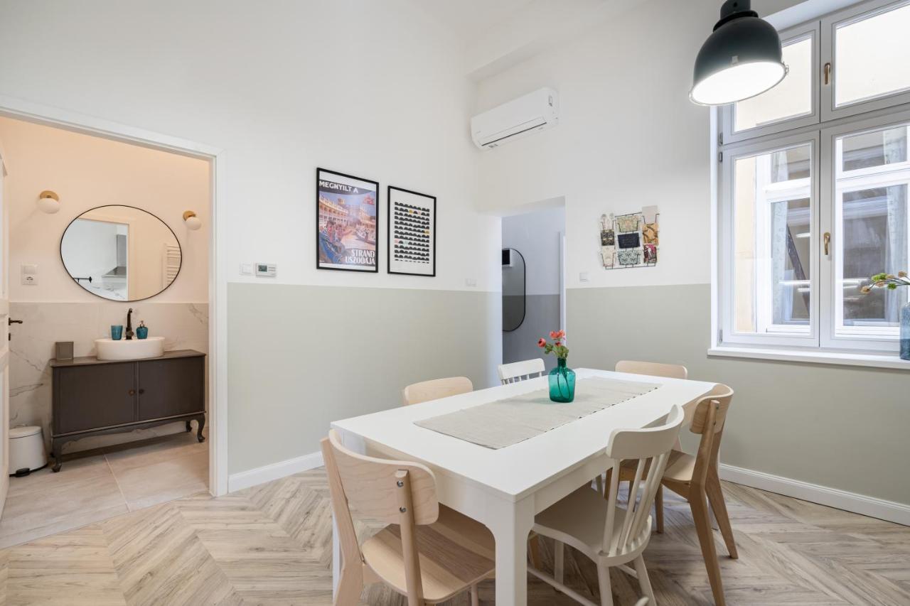 Atmos Glare Apartment Budapest Bagian luar foto